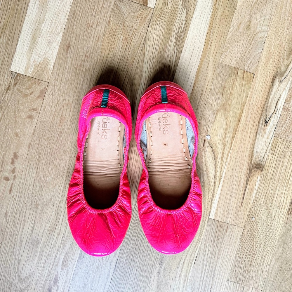 Pop pink Tieks size 7